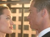 Какой свадебный подарок сделала Джоли своему мужу?  