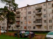 Дети три дня жили в квартире с мертвыми родителями думая, что те спят: подробности трагедии в России