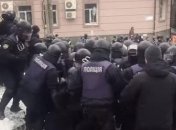 Стрелка, ранившего полицейского, посадили под домашний арест