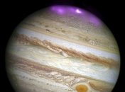 Ученые нашли причину возникновения "полярных сияний" на Юпитере  