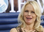 Любовь на карантине: Памела Андерсон завела роман со своим телохранителем (Фото)