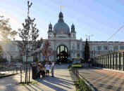 Если прямого поезда нет – можно попробовать с пересадкой во Львове