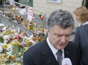 Петр Порошенко возложил цветы, почтив память жертв сбитого "Боинга"