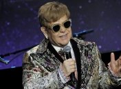 Элтон Джон накричал на фанатов и покинул сцену во время концерта (Видео)