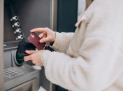 Узнайте, как и где можно снять деньги без банкомата