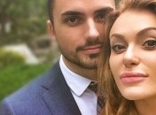 Певица Слава Каминская поделилась забавным фото юного мужа