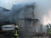 Огонь и много дыма: В Одессе горела база отдыха (Видео)