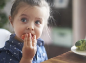 Почему нельзя доедать за ребенком