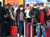 Через перевірки на коронавірус в аеропортах США виникли довжелезні черги