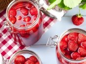 Консервований полуничний компот