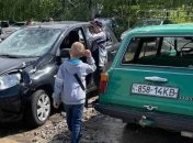 На Деміївській у Києві "прокинувся" гейзер, окріп вибиває вікна в авто (фото і відео)