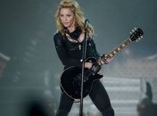 На концерте Мадонны в Париже вновь был показан скандальный ролик