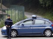 При нападении на туристов во Франции выжили два ребенка