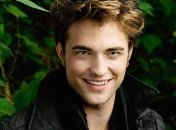 Актер Роберт Паттинсон рассказал, что ненавидит отращивать усы и бороду