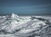 Леденящую красоту Азовского моря показали на фото и видео