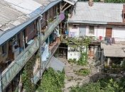 В Одесі обвалилася стіна житлового будинку: під завалами шукають людей