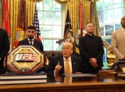 Дональд Трамп с бойцами UFC