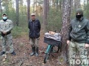 Грибники-"сталкеры" вблизи ЧАЭС насобирали 60 кг радиоактивных грибов, но попались полиции 