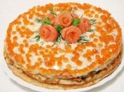 Рецепт недели: блинный торт с семгой и красной икрой
