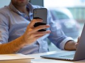 Смартфон заряжайте так, чтобы не повредить аккумулятор