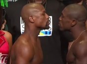 Мейвезер и Берто стали на весы накануне прощального боя чемпиона (Видео)