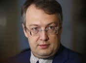 Геращенко: У поліцейського після страйку в Нових Санжарах виявили струс мозку
