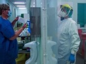 США вирішили лікувати коронавірус плазмою перехворілих пацієнтів, Трамп назвав це проривом