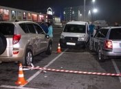 Любитель дрифта в Киеве чуть не убил двух пешеходов (Видео)