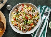 Салат з пекінською капустою, тунцем і яйцями