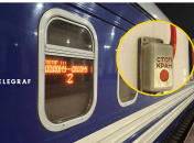 Стоп-кран есть в каждом вагоне