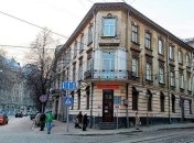 В центре Львова демонтировали царь-балкон: новые фото дома вызвали споры в сети