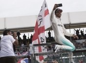 Льюис Хэмилтон предстал в новом облике