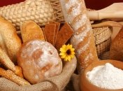 Азаров пообещал стабильные цены на хлеб 