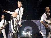 No Doubt впервые выступили с синглом "Settle Down"  