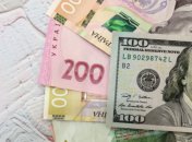 Достигли максимума и рухнули: как изменился курс валют в Украине за неделю