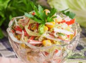 Салат из пекинской капусты и крабовых палочек