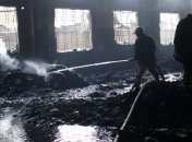В Бангладеше горит швейная фабрика: сотни людей заблокированы 