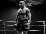 Майк Тайсон показал свои мышцы за неделю до боя с Роем Джонсом (фото)