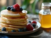 Оладьи являются отличным вариантом завтрака (изображение создано с помощью ИИ).