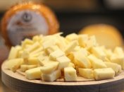 Улучшает работу иммунной системы и не только: чем полезен сыр