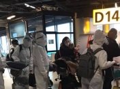 Экспедиция на Луну? Сеть озадачило фото пассажиров рейса Амстердам-Киев