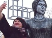 Зомби-апокалипсис уже наступил? Российский памятник напугал и рассмешил сеть (фото)