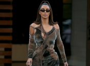 В ультратрендовом фасоне платья щеголяет и Ким Кардашьян