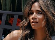 В свои 53 еще ого-го: Холли Берри показала снимок из спортзала (Фото)