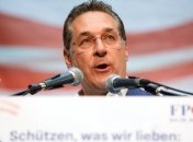 Стало известно, кто передал скандальное видео Штрахе прессе Австрии