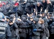 В Гамбурге продолжаются столкновения: ранены около 215 правоохранителей