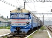 Во Львове разъяренные пассажиры перекрыли пути: в электричке не хватает мест