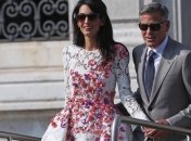 Жена Клуни взялась за его фигуру