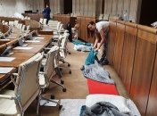 В Словакии депутаты нестандартно блокировали сессионный зал