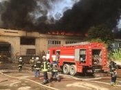 Масштабный пожар на комбинате в Житомире удалось потушить 